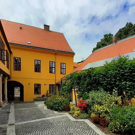 Vendégház Ciszterci 4*