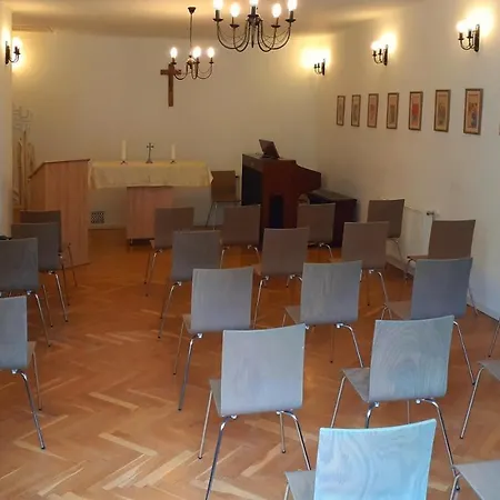 Ciszterci Szallas Πετς