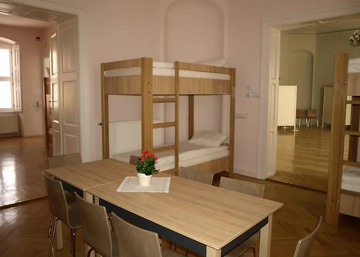 بيت ضيافة Ciszterci Szallas 4*