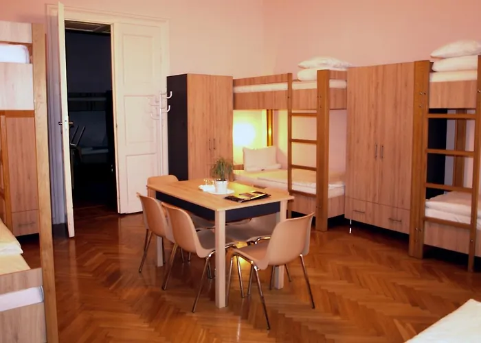 Ciszterci Szallas 4* بيتْش