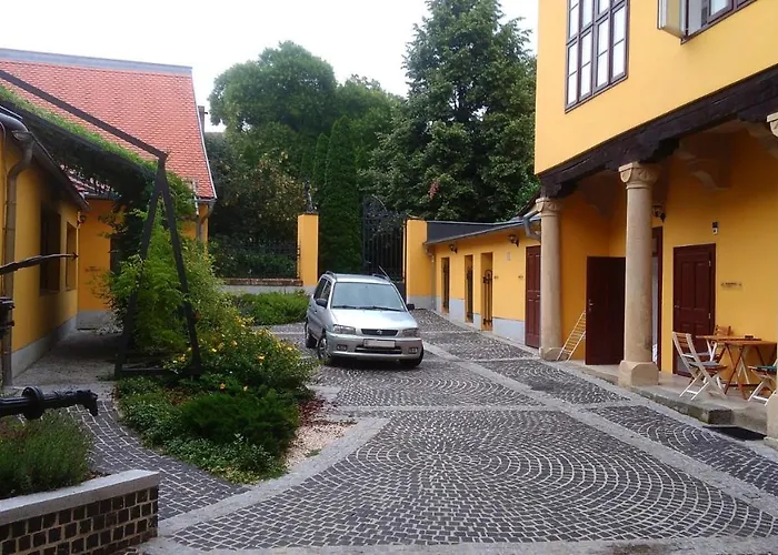 Vendégház Ciszterci 4*